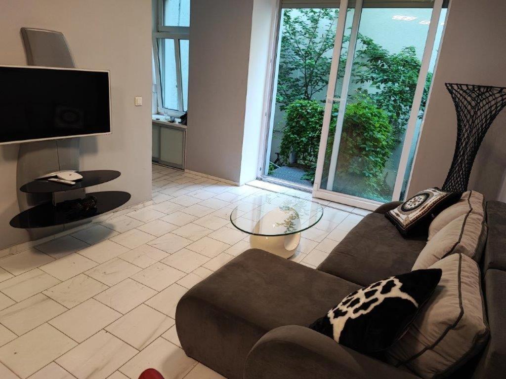Central Vienna Apartment With Unique 40M2 City Garden & Self Check In Екстер'єр фото