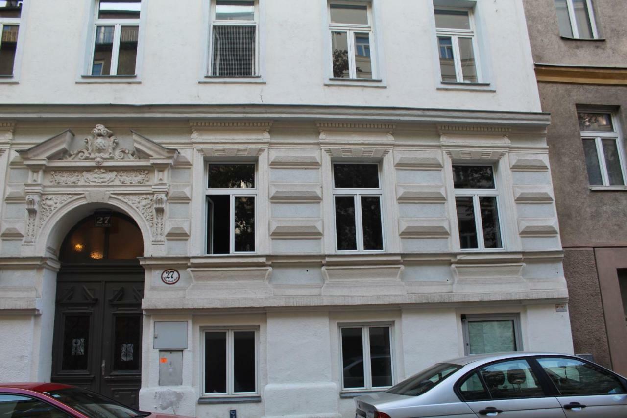 Central Vienna Apartment With Unique 40M2 City Garden & Self Check In Екстер'єр фото